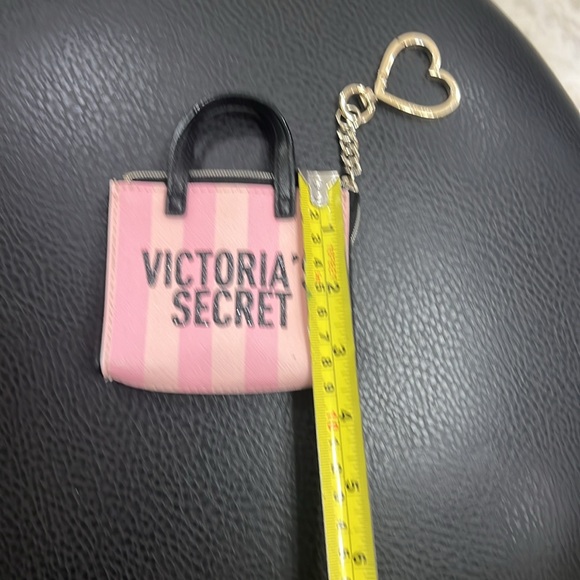 Victoria’s Secret - Picture 8 of 10